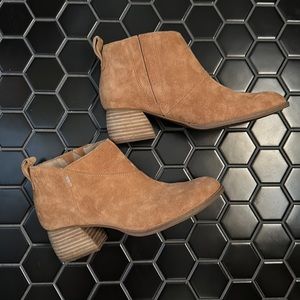 Toms | Cognac Brown Leilani Suede Stacked Block Heel Ankle Booties, size 6